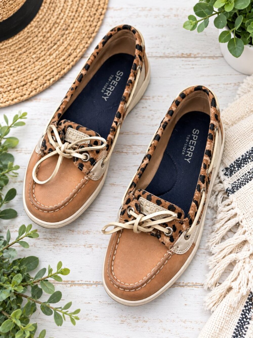 Sperry Top-Sider Tan Leopard Print Boat Shoes Loafers Size 6
